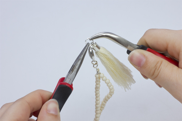 Krok 21. Zaciskamy kółeczko zaciskowe 