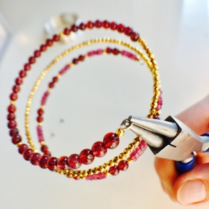 Jak nawlekać kamienie