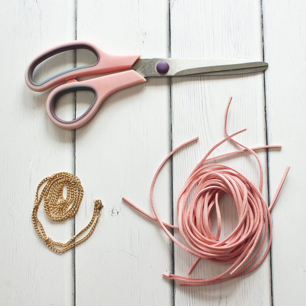 potrzebne produkty, rzemień, końcówki, kuleczki, zapięcie