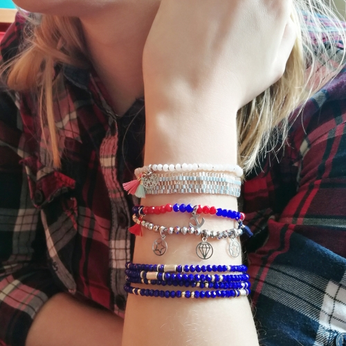 letnie bransoletki na gumce z zawieszkami ze stali chirurgicznej