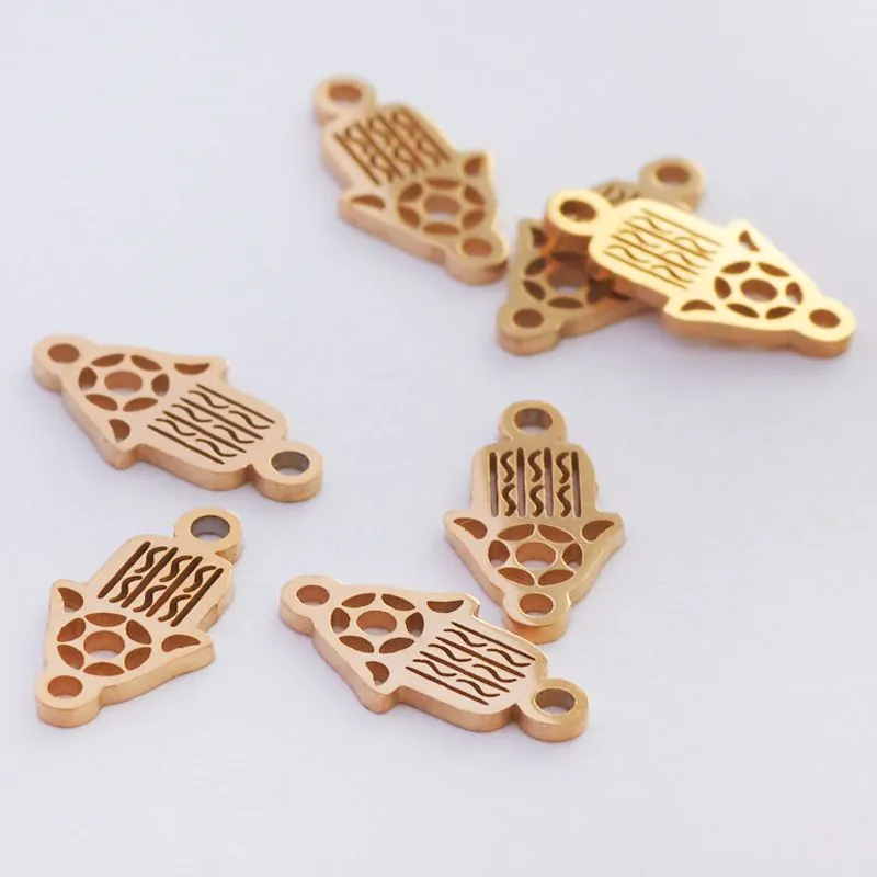 Mini łącznik ze stali chirurgicznej ręka Fatimy w kolorze złotym 10 mm [ST2028B]