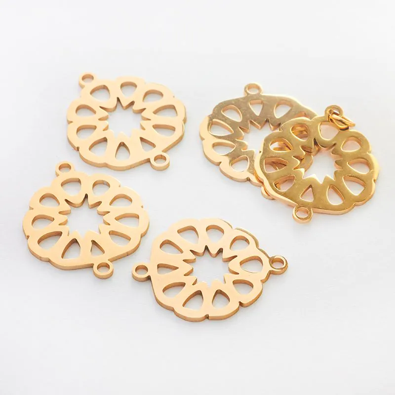 Łącznik ze stali chirurgicznej kwiatek wycięty w kolorze złotym 25 mm [ST8838B]