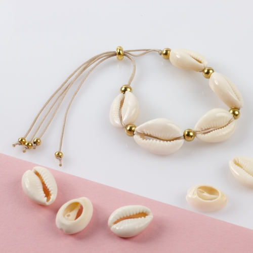 bransoletka z muszelek kauri