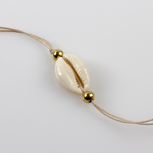 bransoletka z muszelek kauri