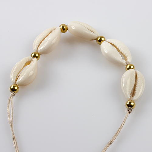 bransoletka z muszelek kauri