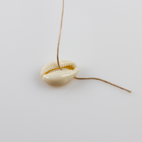 bransoletka z muszelek kauri