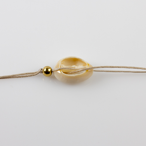 bransoletka z muszelek kauri