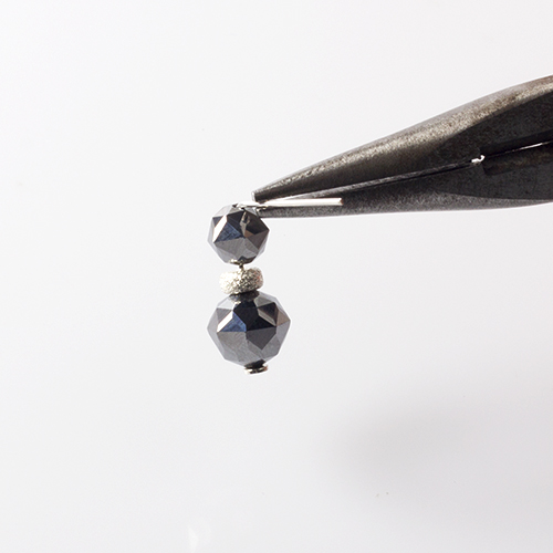 błyszczące kolczyki z terahertzem