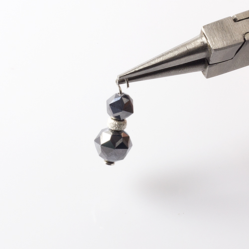 błyszczące kolczyki z terahertzem