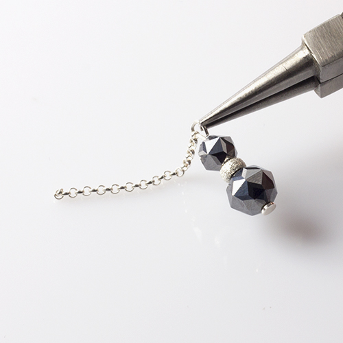 błyszczące kolczyki z terahertzem