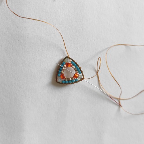 kolczyki ściegiem brick na bazie ze stali szlachetnej