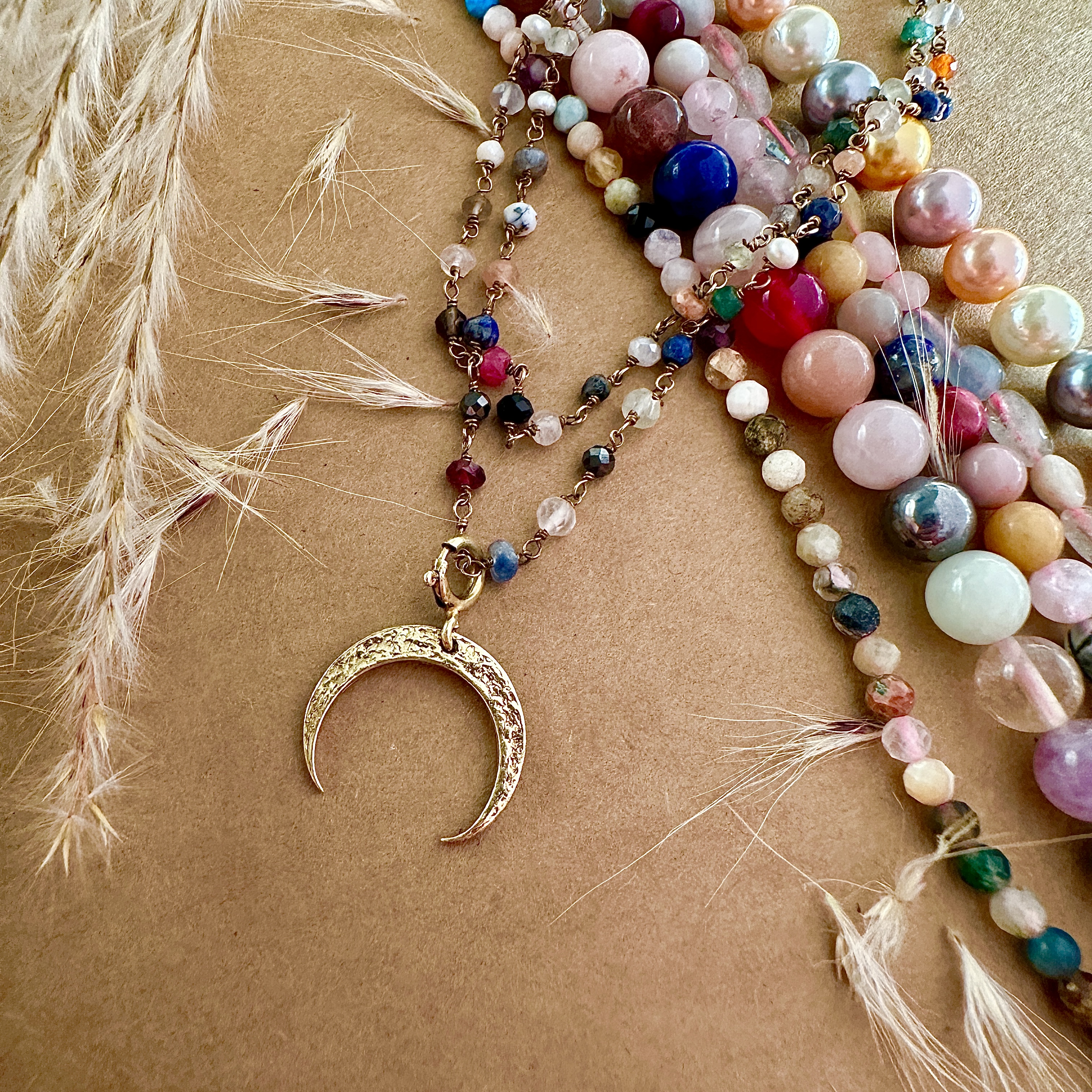 Łańcuchy koralików z kamieni