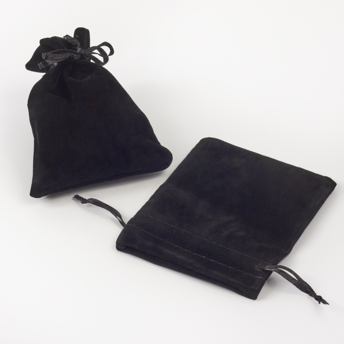 czarny woreczek ozdobny OP0517