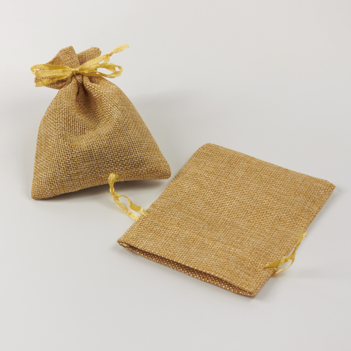 kremowy ozdobny woreczek OP0520