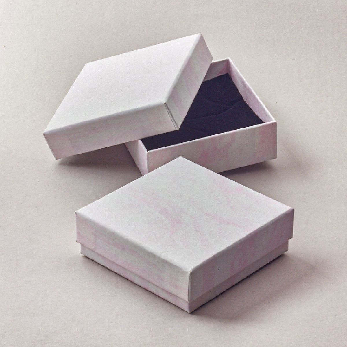 ozdobne bialo rozowe pudelko OP0560