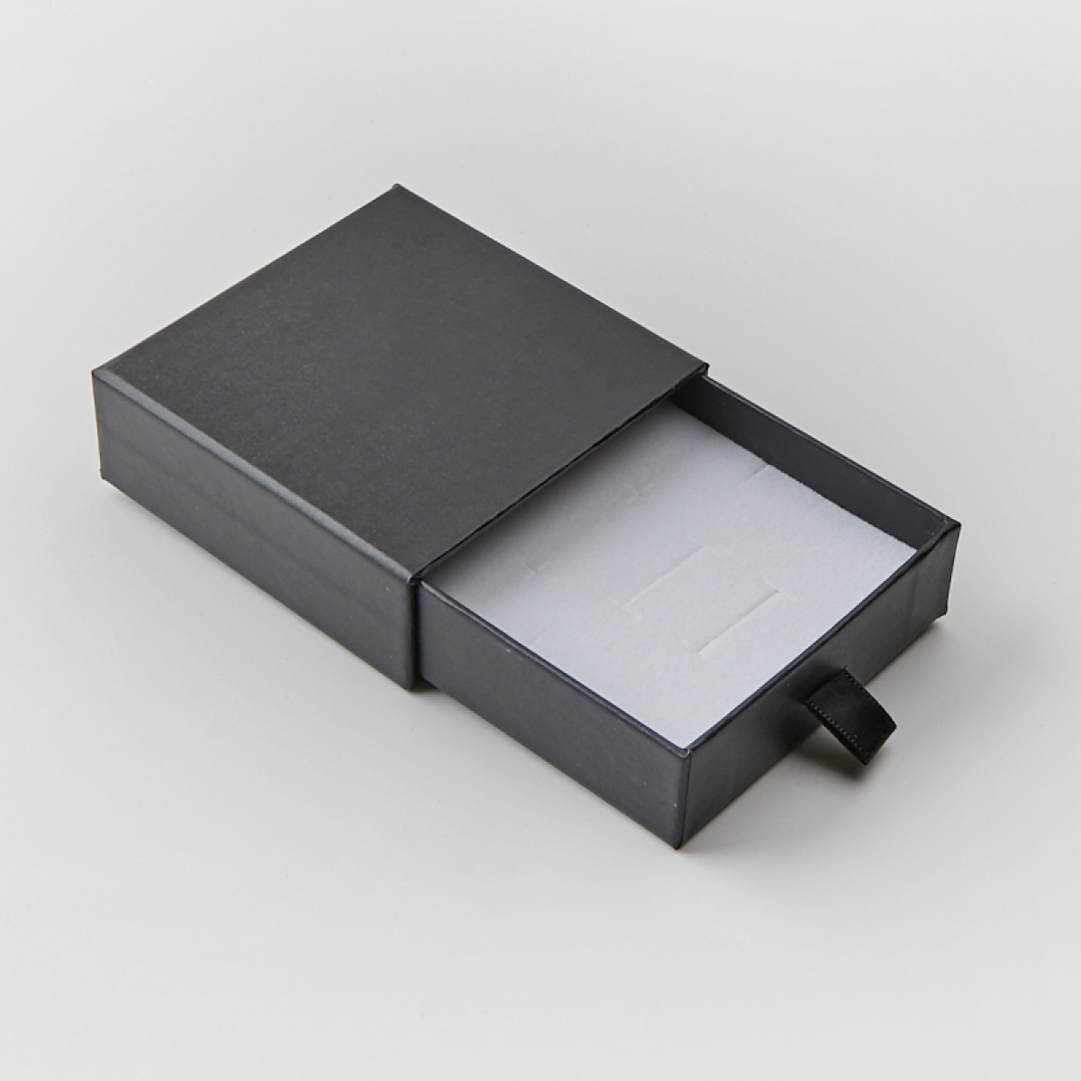 ozdobne czarne wysuwane pudelko OP0575