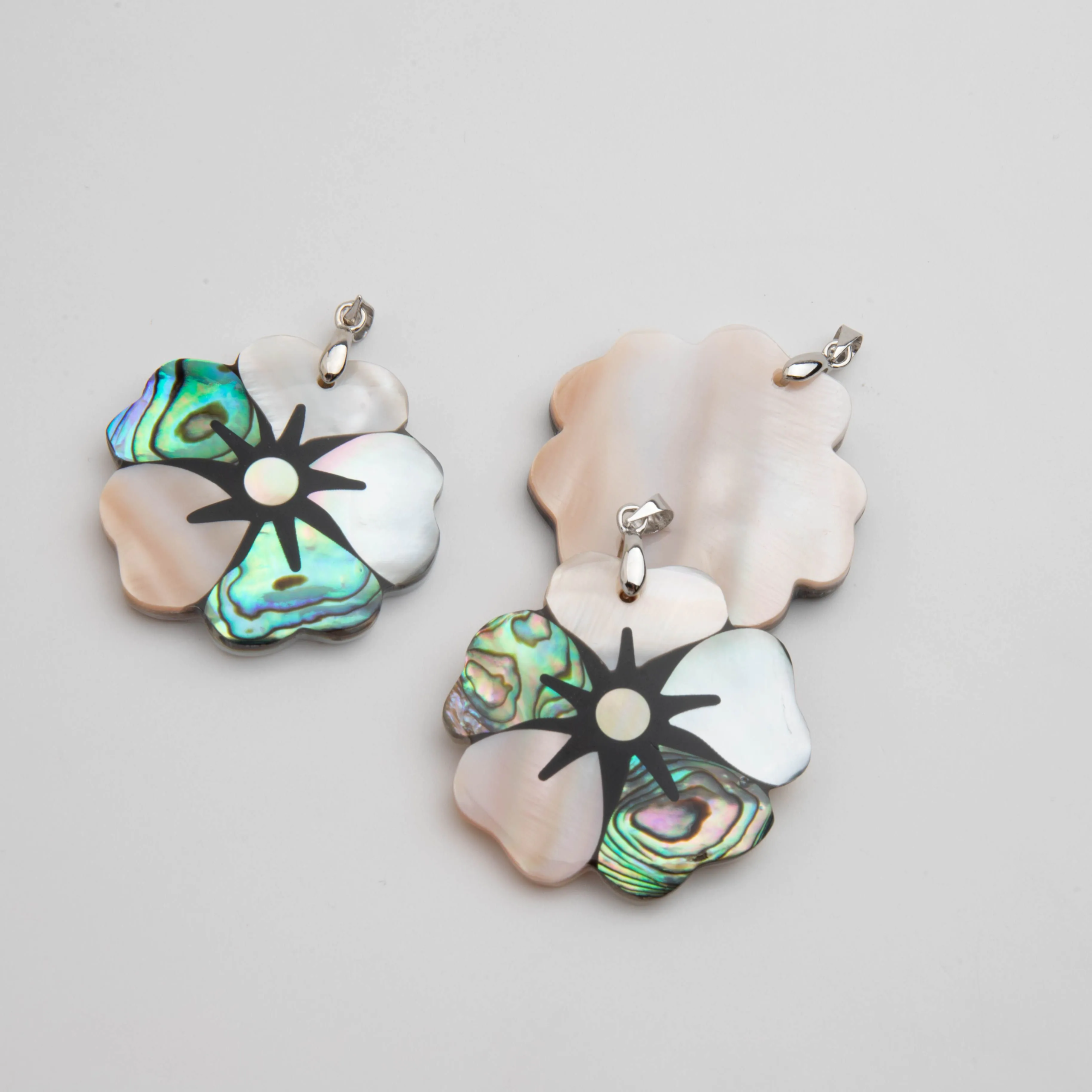 Zawieszka z muszli Paua kwiatek (MM0746)