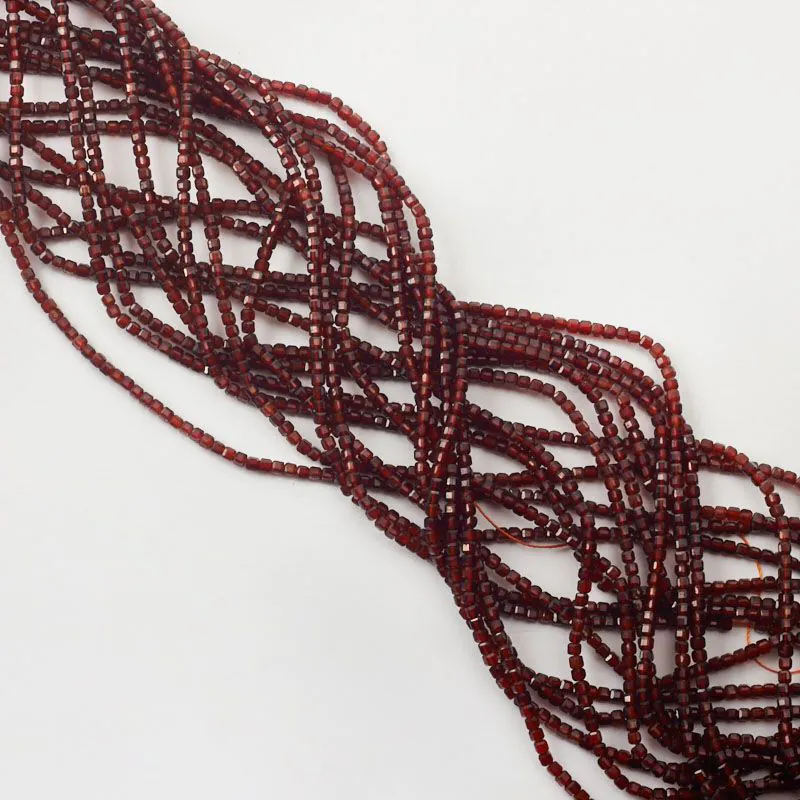 Granat bordowy kostka fasetowana 2 mm [DK2610]