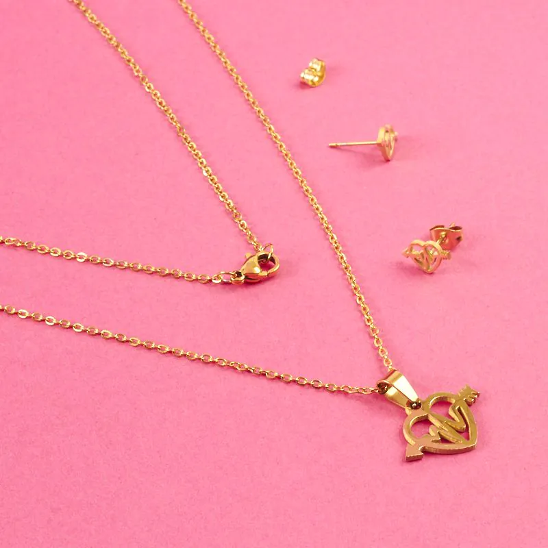 Komplet biżuterii ze stali chirurgicznej serce ze strzałą w kolorze złotym 45 cm [ST9210B]