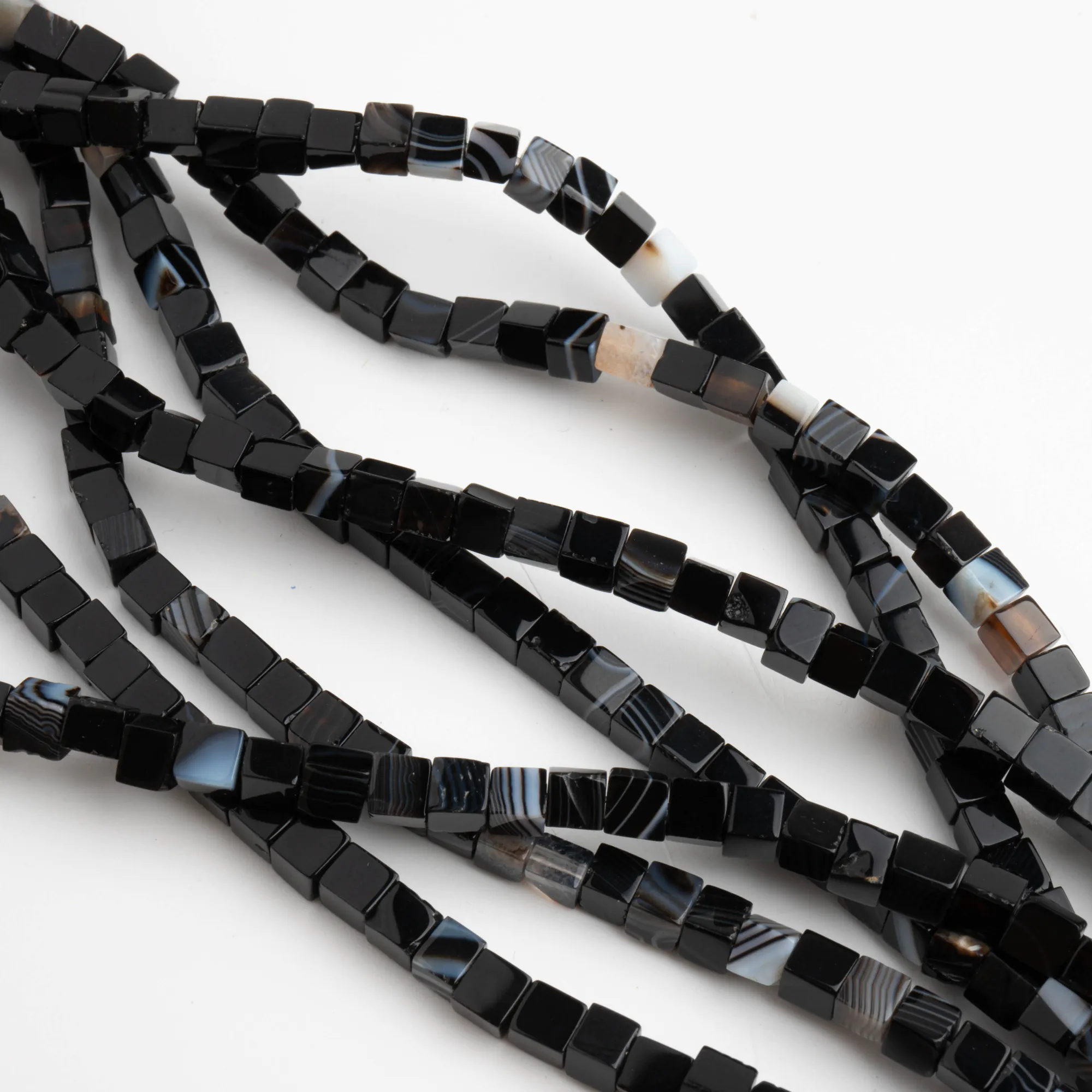 Koraliki onyks kostka gładka 4,5x4,5 mm [ KA4496 1]